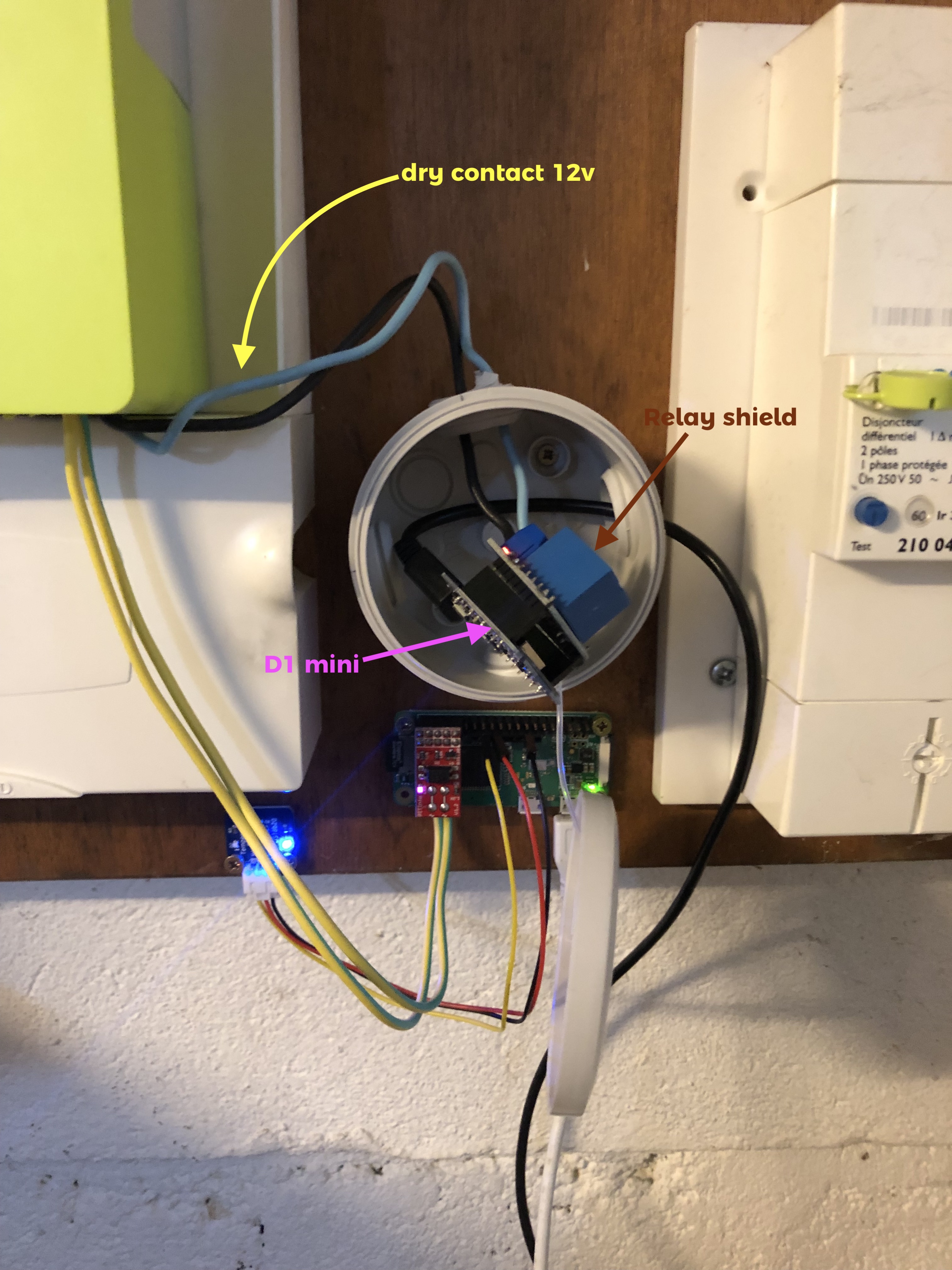 D1 mini + relay - plugged